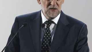 Rajoy enumera sus éxitos como presidente y elude las críticas de Aznar