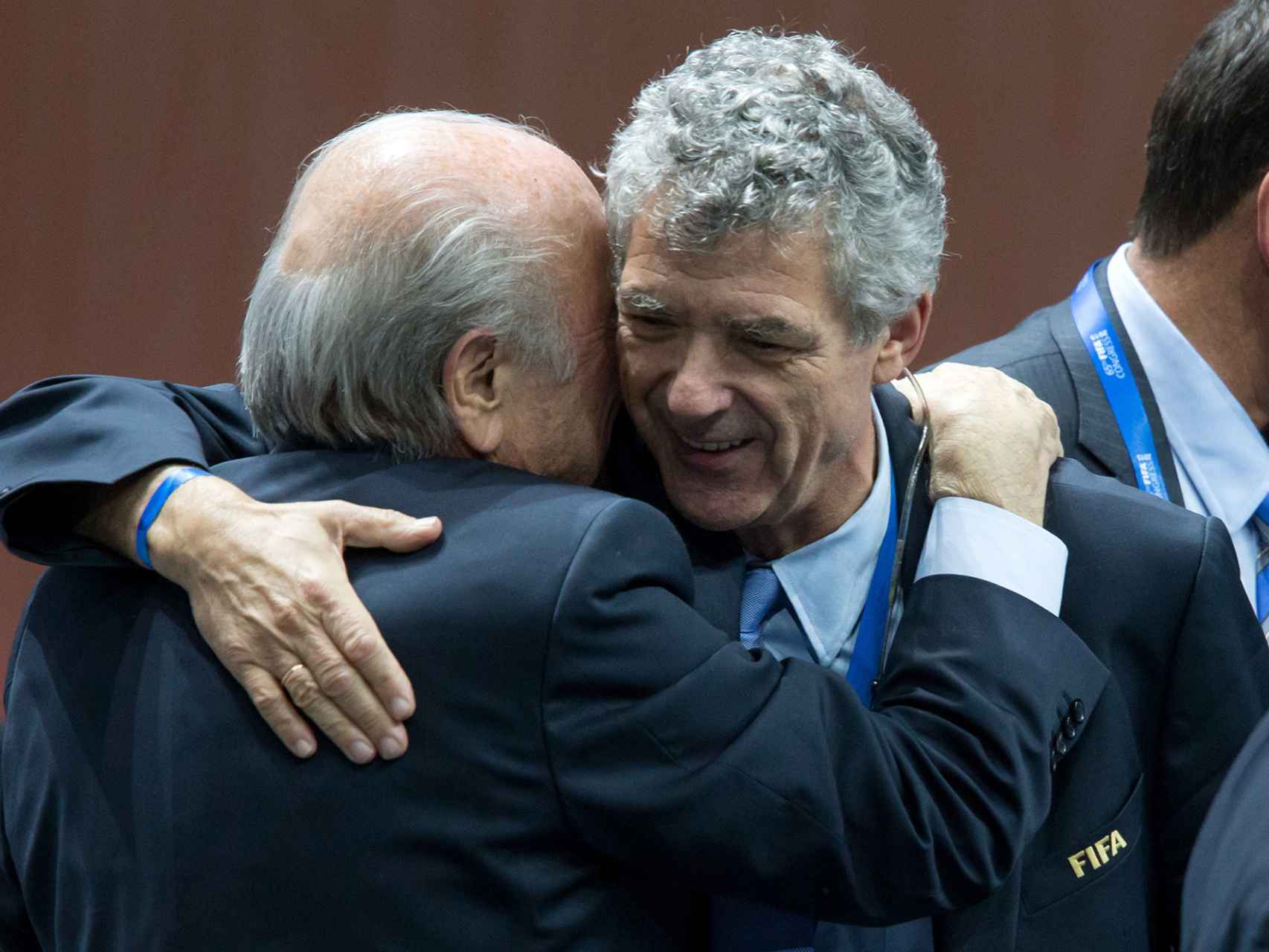 Villar y Blatter, tras la reelección del suizo en mayo. / Getty Images