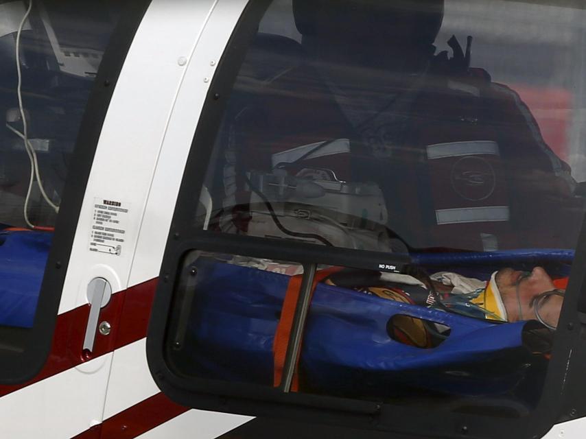 El piloto, retirado en helicóptero.