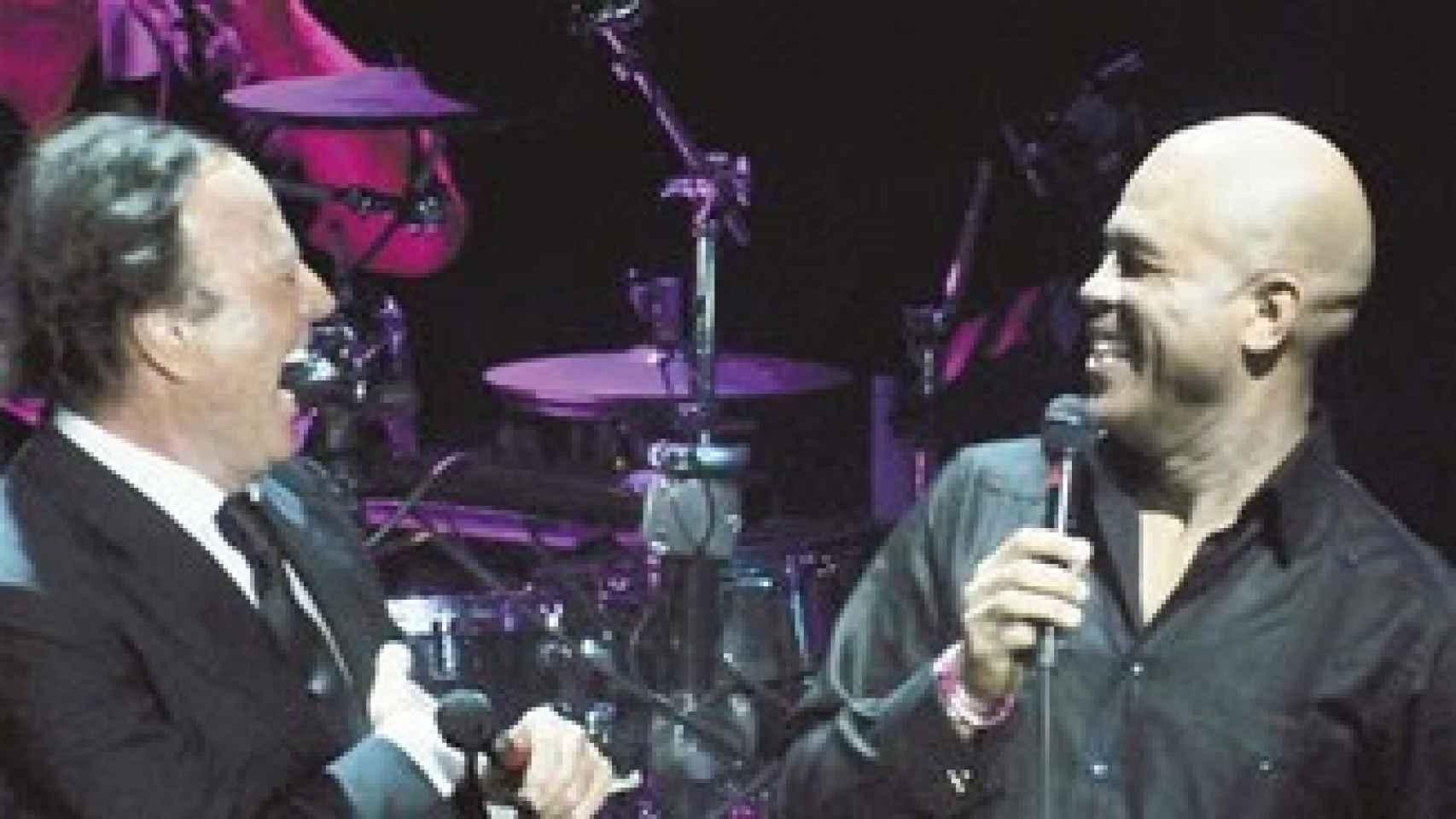 Michel Martelly compartiendo escenario con Julio Iglesias