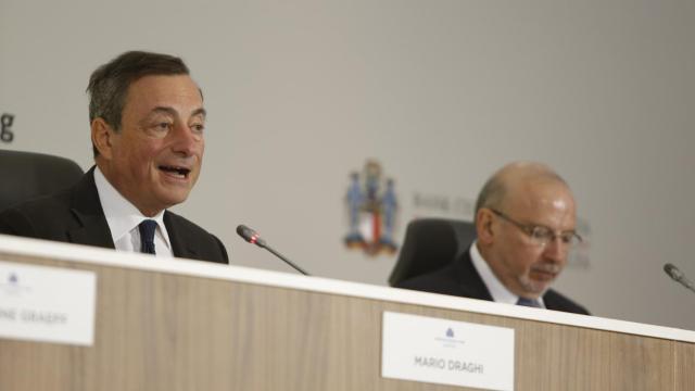 El presidente del BCE, Mario Draghi, comparece ante los periodistas en Malta