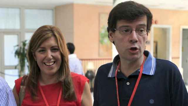 La presidenta de la Junta, Susana Díaz y el parlamentario Carmelo Gómez. / EFE