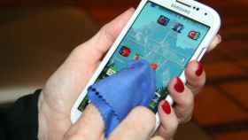 Consejos para limpiar la pantalla de tu móvil