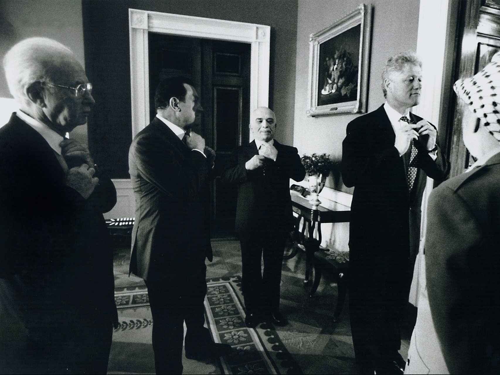 Rabin (i) con Clinton (d), Mubarak y el rey Hussein antes de firmar en 1995.