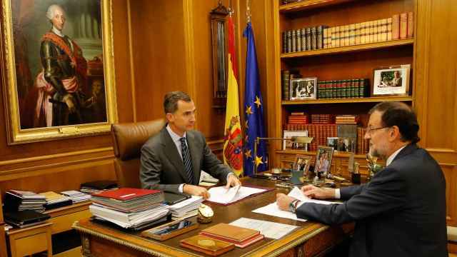 El rey Felipe y Mariano Rajoy, durante el despacho.