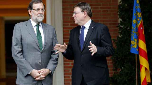 Mariano Rajoy junto al presidente de la Generalitat Valenciana, Ximo Puig, durante un encuentro en Moncloa