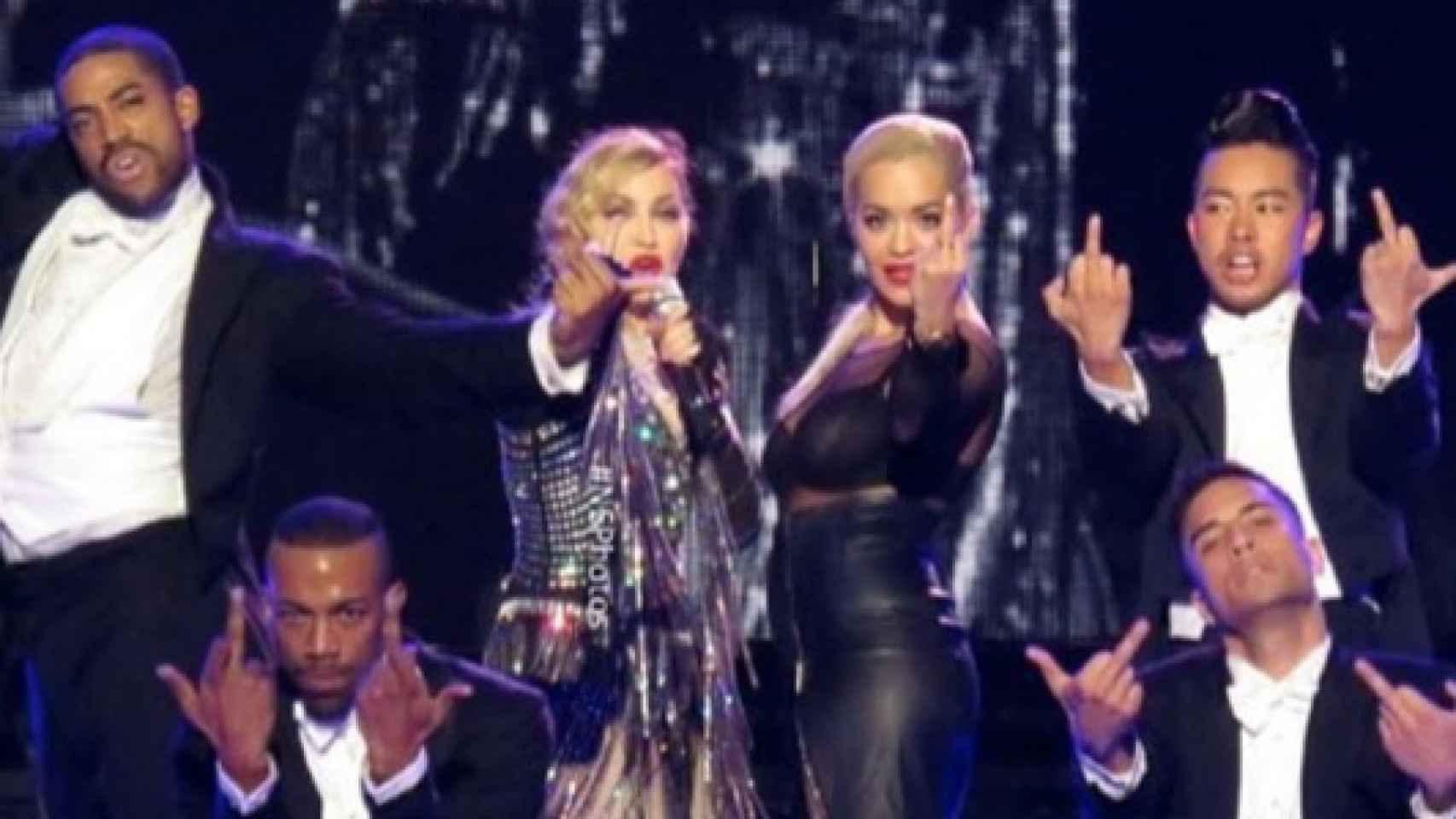 Madonna y Rita Ora en el escenario de la gira Rebel Heart Tour