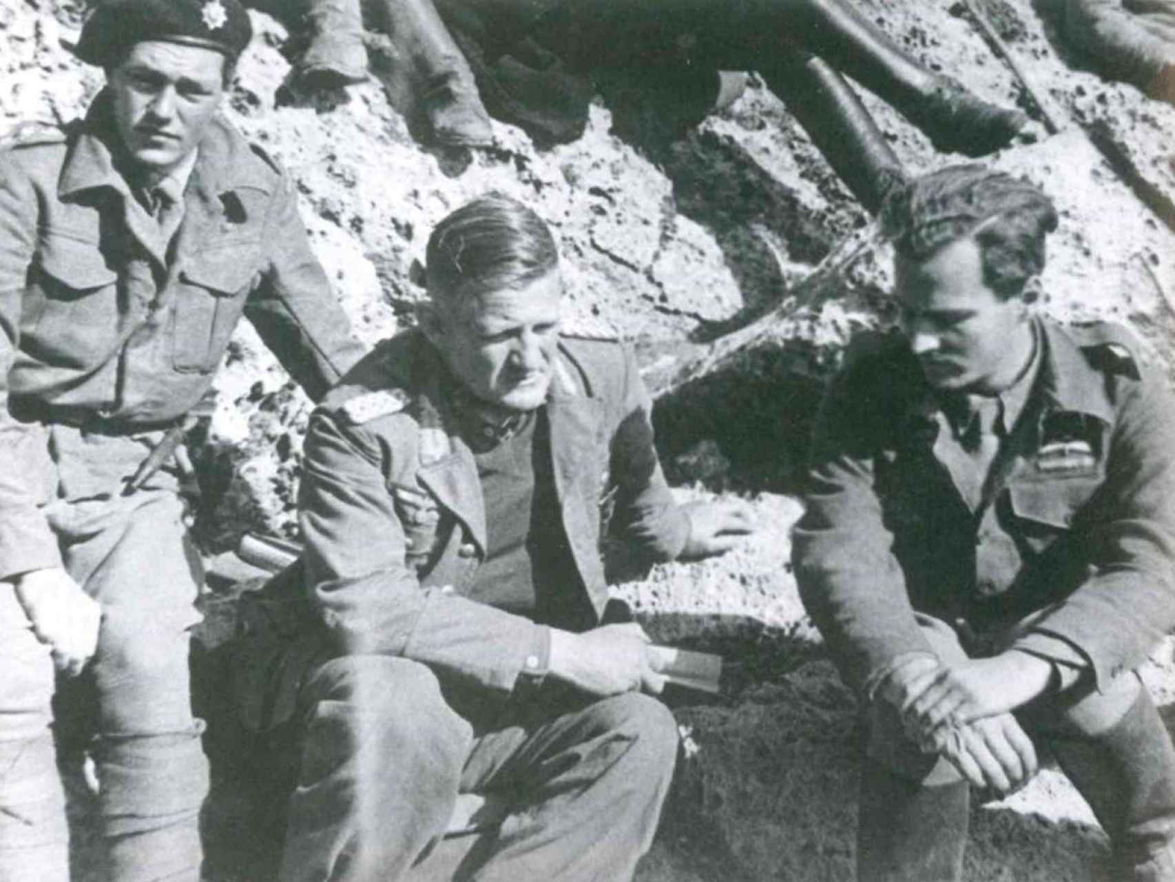 Moss, el general Kreipe y  Leigh Fermor, en abril de 1944