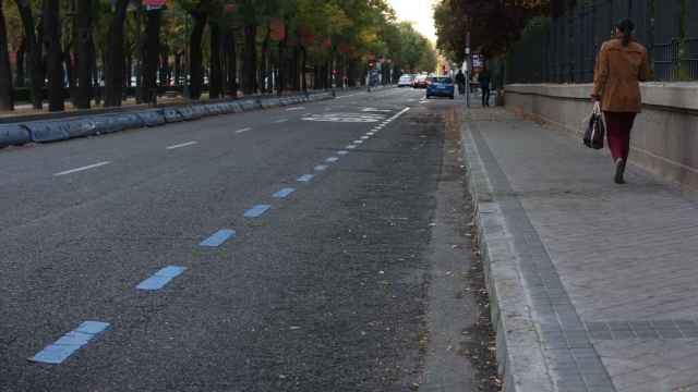 Atípico aspecto de la zona azul en el Paseo de la Castellana de Madrid a las 8.30 de la mañana