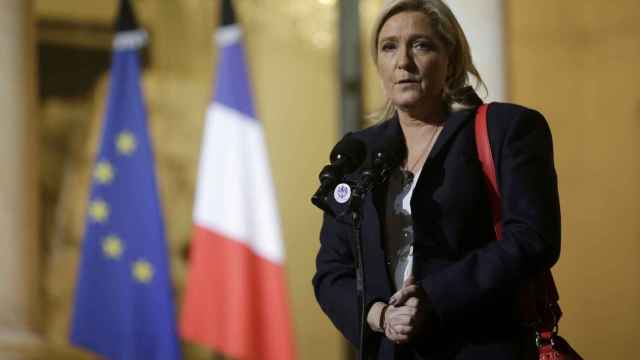Marine Le Pen en la rueda de prensa del Palacio del Elíseo este domingo.