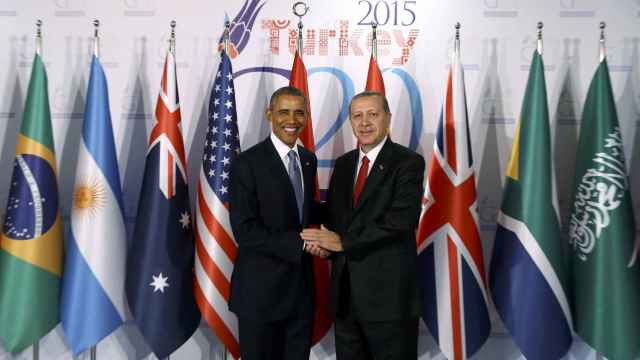 El presidente EEUU saluda a su homólogo turco.