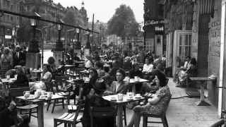 Un café de Berlín, en julio de 1945.