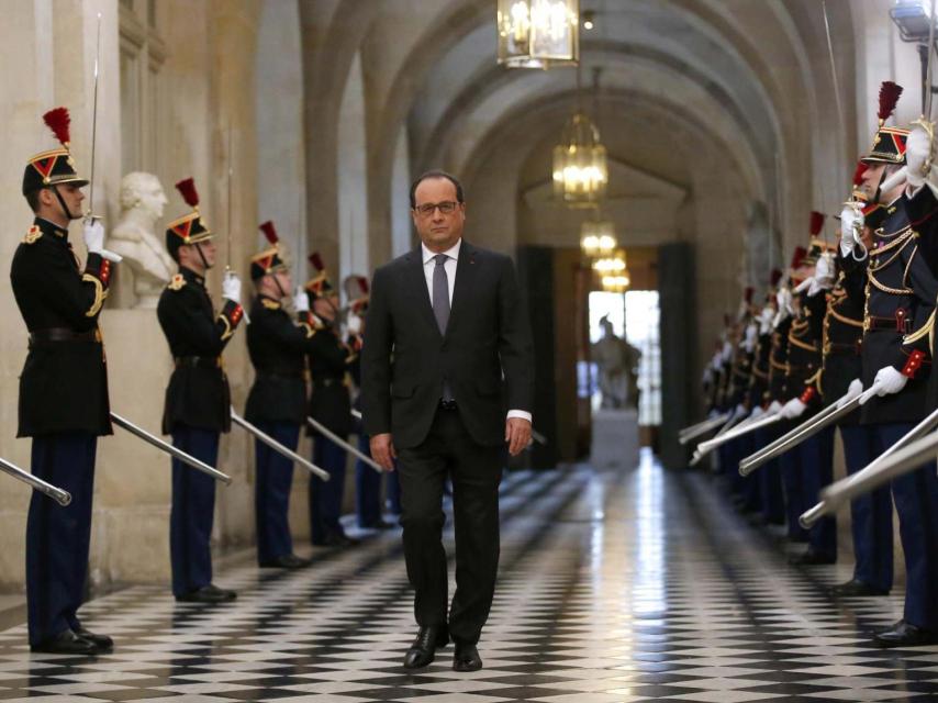 Hollande, antes de dirigirse a las cámaras en Versalles.