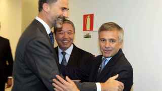 Felipe VI saluda a Juan Antonio Samaranch, presidente de la Fundación Samaranch