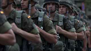 Militares españoles desfilan el 12 de octubre en Madrid.