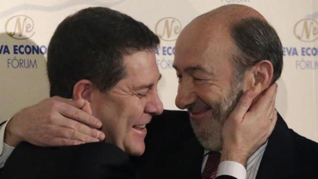 Emiliano García-Page con Pérez Rubalcaba, ex secretario general del PSOE, este miércoles en Madrid