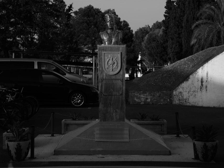 Monumento al legionario Maderal Oleaga, caído en combate en el Aiún en el 58.