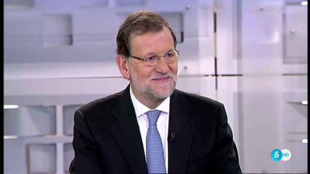 El presidente del Gobierno, Mariano Rajoy, durante la entrevista en Telecinco