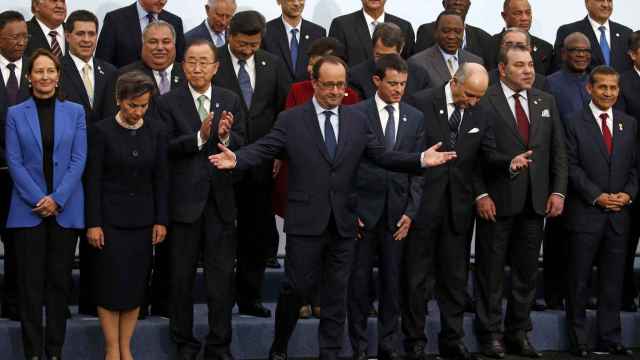 François Hollande posa en la foto de familia en la COP21