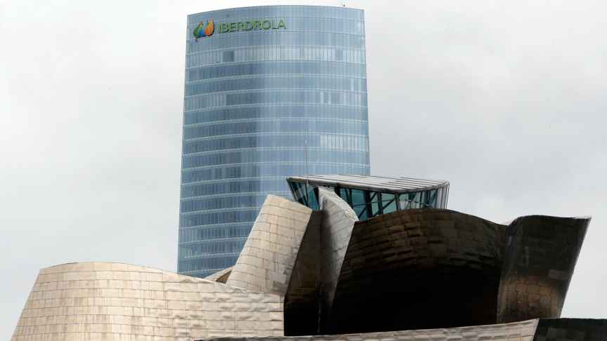 Al fondo, sede de Iberdrola en Bilbao
