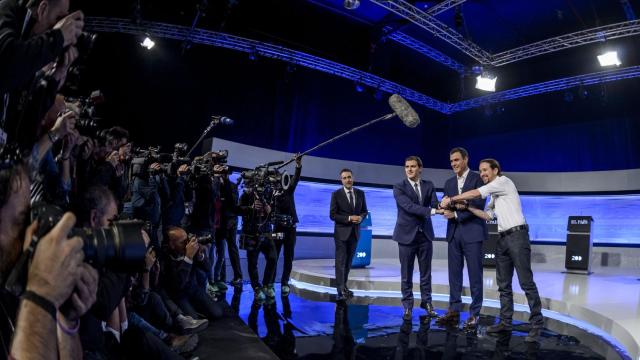 Sánchez, Rivera e Iglesias, antes de comenzar el debate.