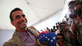 Capriles a su llegada a la rueda de prensa de las fuerzas opositoras este lunes
