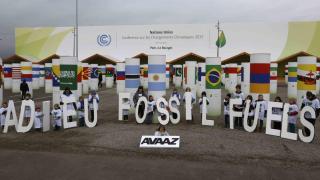 Protestas reivindicativas en el exterior del recinto de la Cumbre del Clima de París.