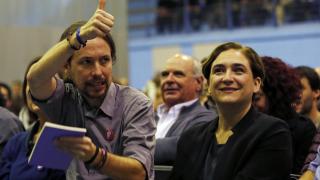 Pablo Iglesias y Ada Colau en un mitin celebrado en L'Hospitalet.