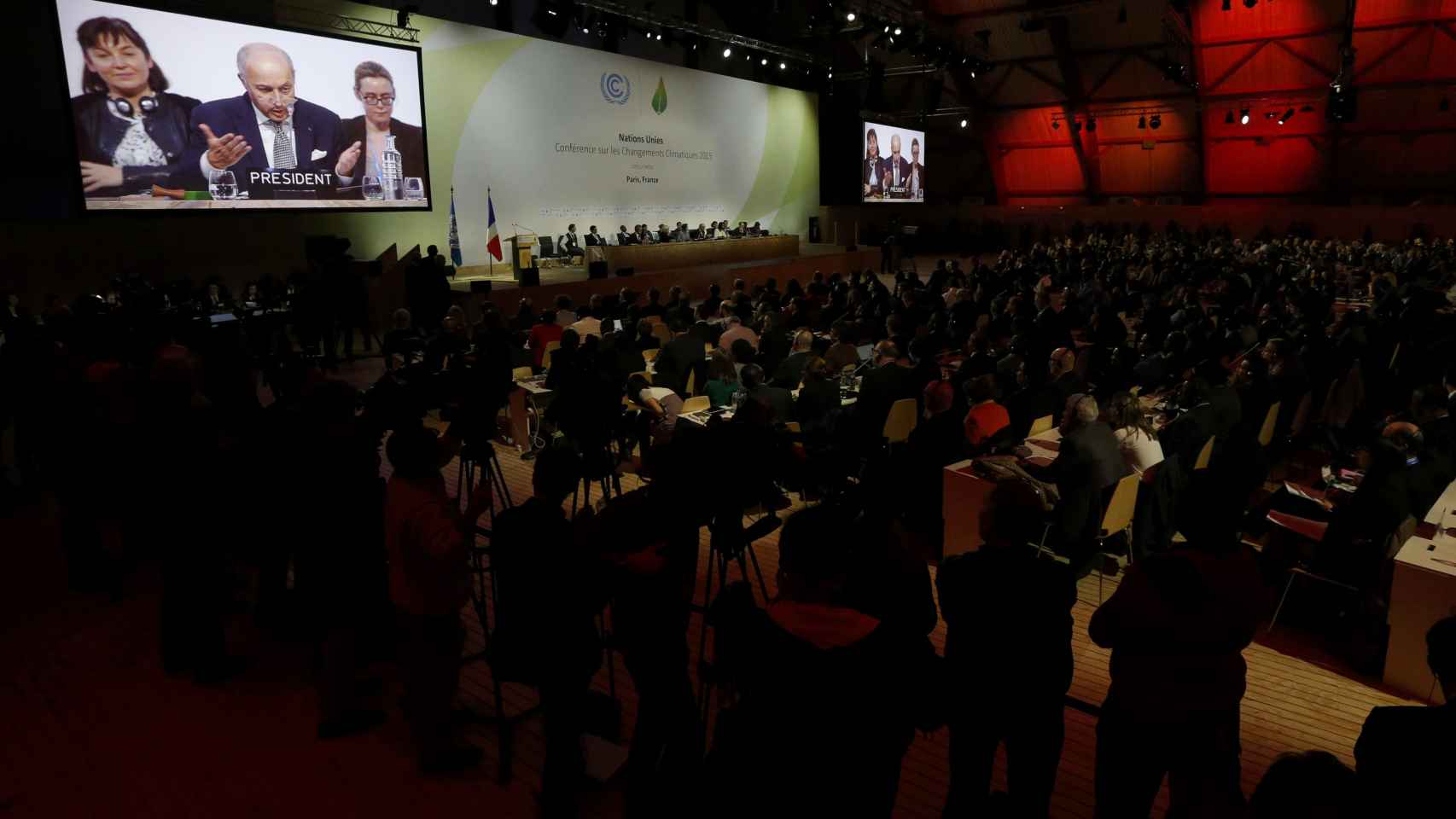 Imagen de la histórica última sesión de la COP21.
