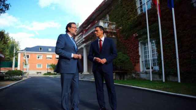 Rajoy y Sánchez, en una reunión en la Moncloa por el desafío soberanista.