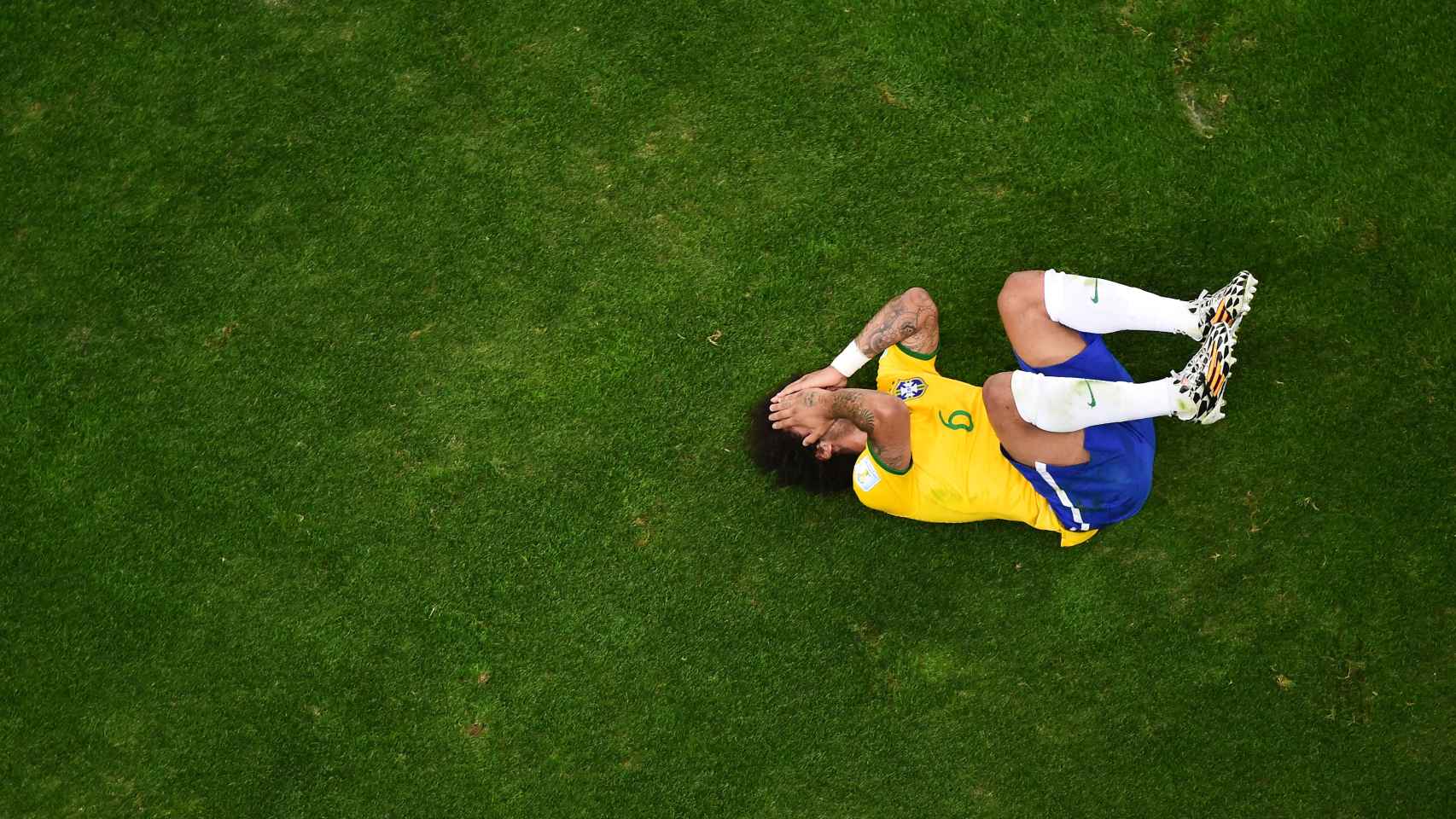 Marcelo se lamenta tras la derrota brasileña en el última Mundial