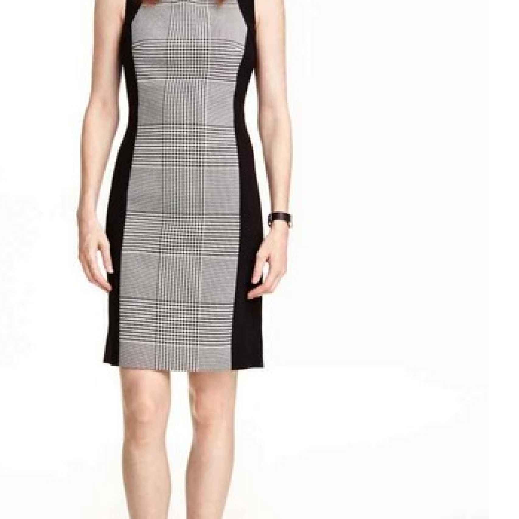 Para trabajar, mejor con un vestido ajustado de tela sin mangas, como el de la colección de H&M.