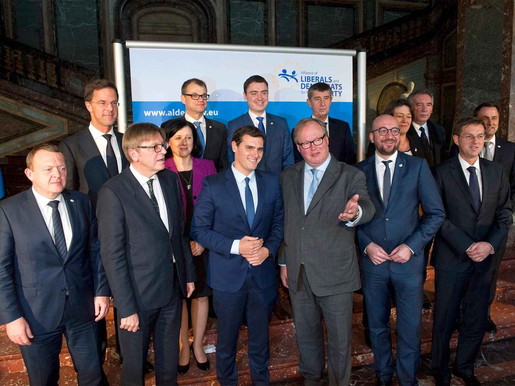 Rivera posa en Bruselas junto a los líderes de los Liberales y Demócratas para Europa.