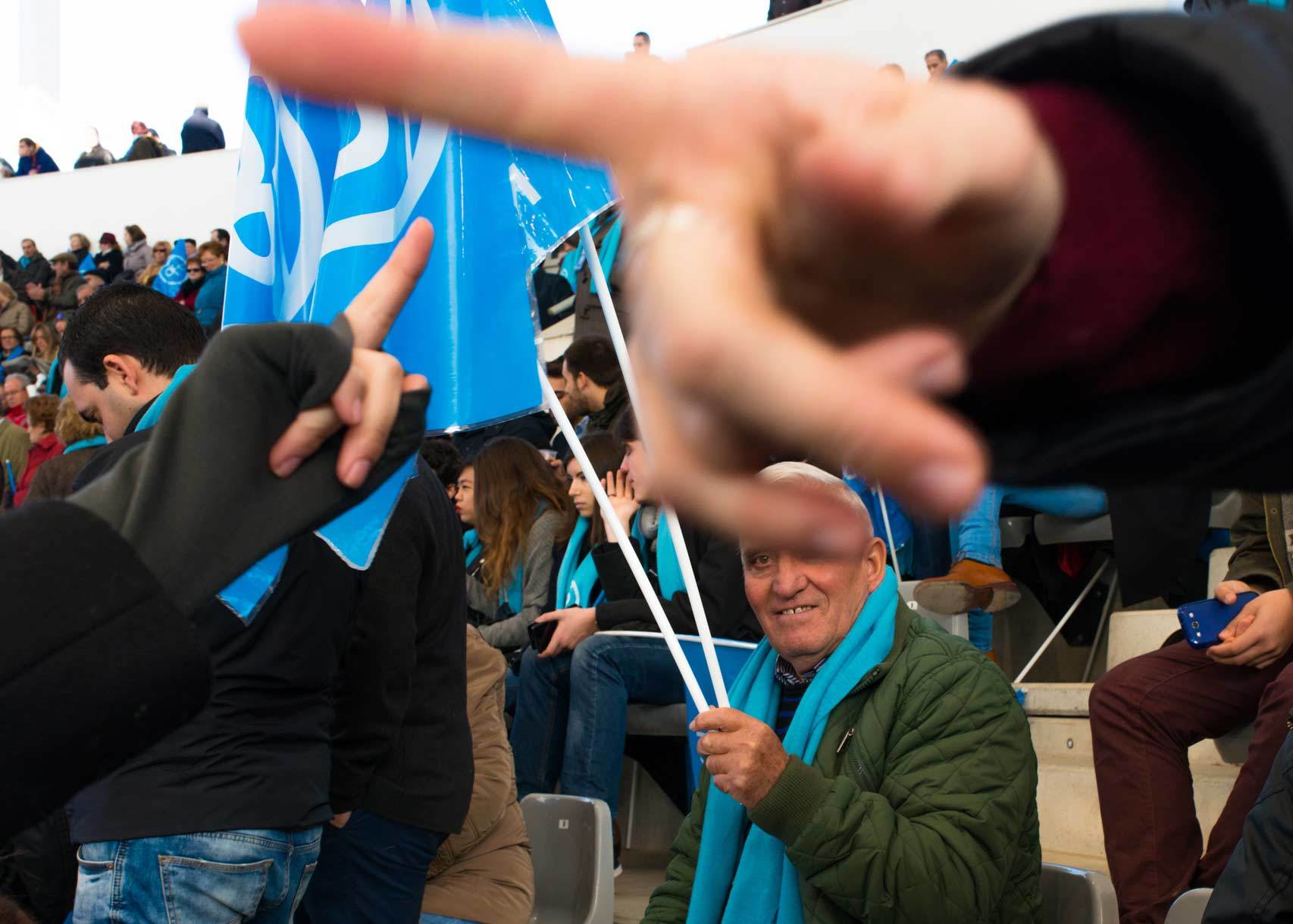 Infiltrado en la grada joven del Partido Popular.