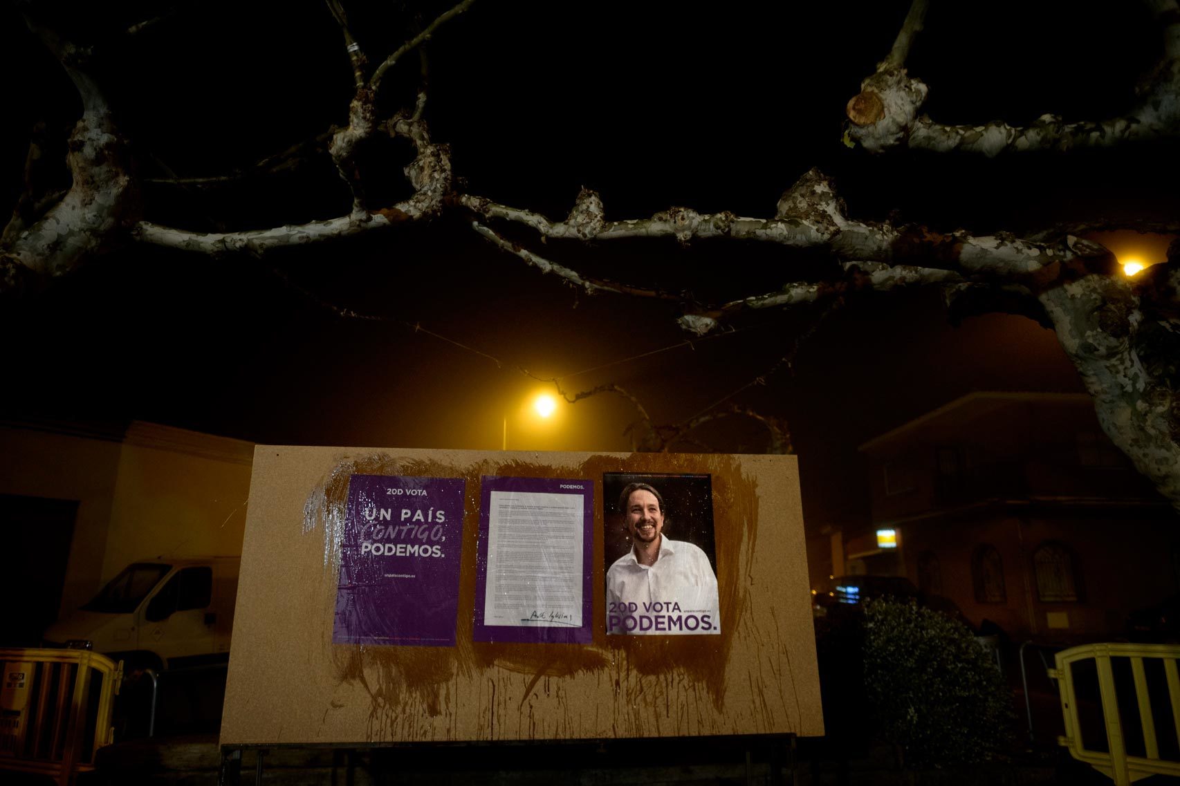 Pegada de carteles de Podemos en Zamora, donde arrancó la camapaña
