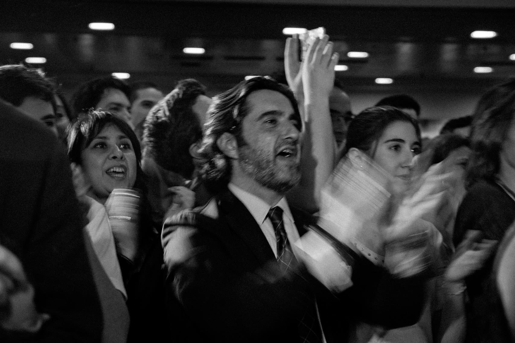 Aplausos tras el primer discurso de Rivera en la campaña.