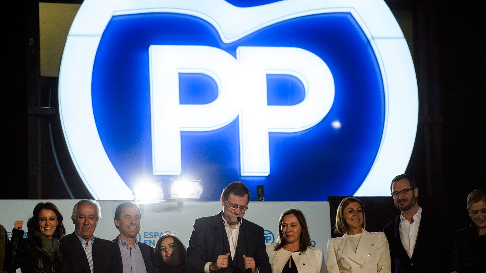 Los dirigentes del PP, en el balcón de Génova.
