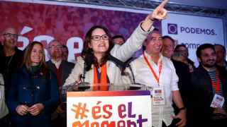 Mónica Oltra, portavoz de Compromís-Podem, celebra los resultados en Valencia