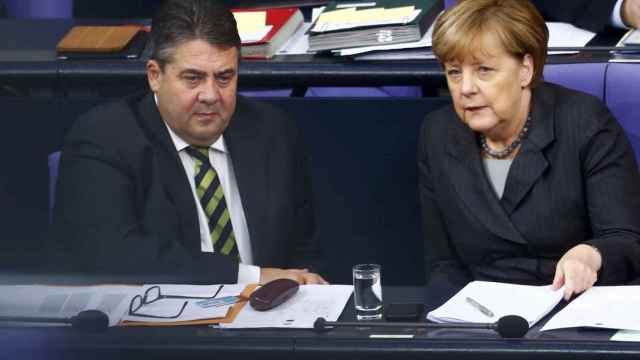 Merkel habla con su vicecanciller, el socialdemócrata Sigmar Gabriel.
