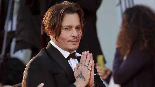 Johnny Depp se disculpa ante los fans en el Festival de Venecia de 2015