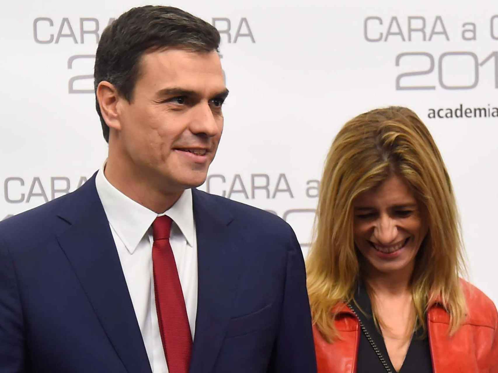 Sánchez y su mujer a lo Obama ganan a un Rajoy envejecido por el luto