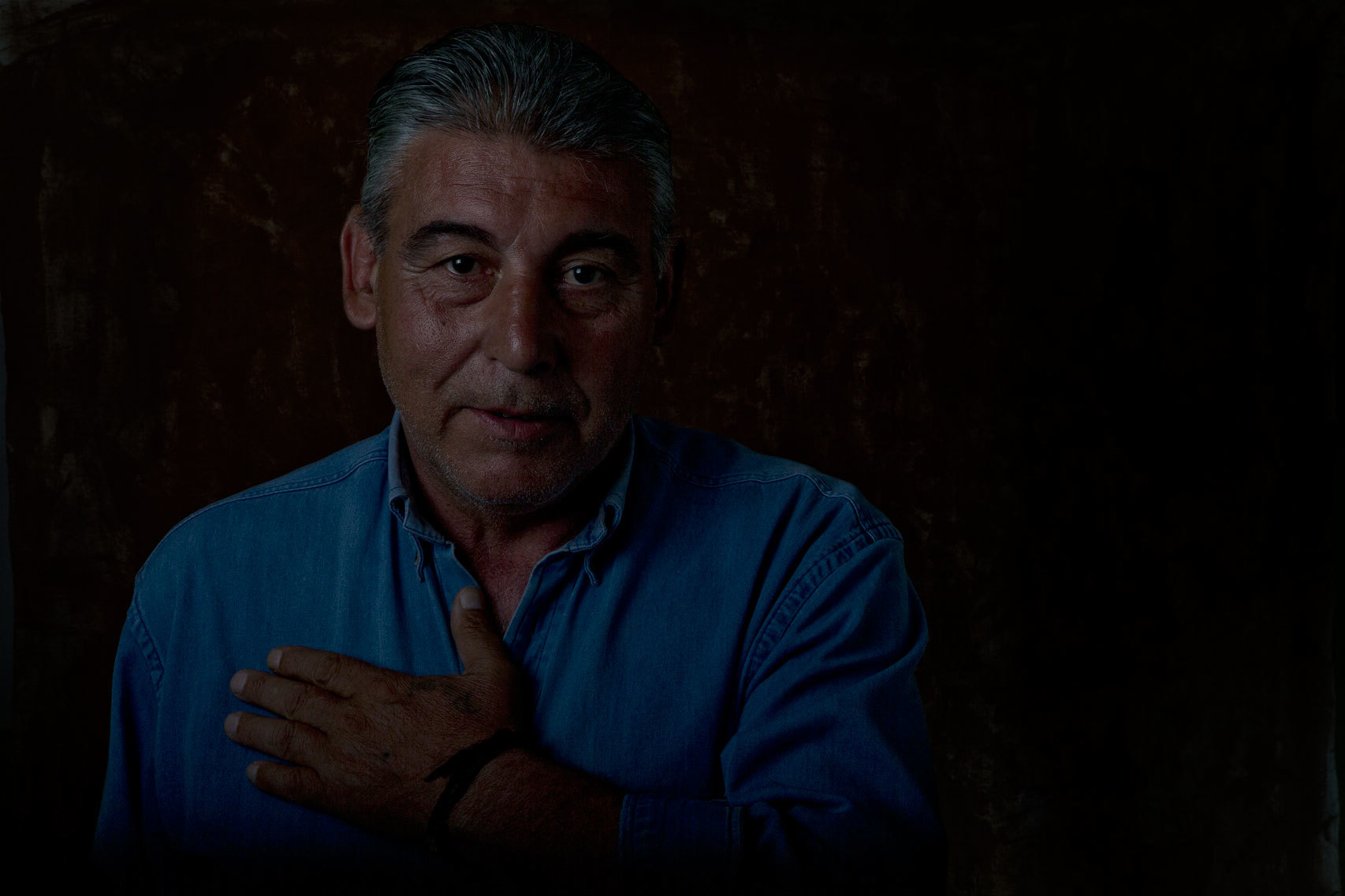 Joaquin fue agredido por el camarero de un bar.