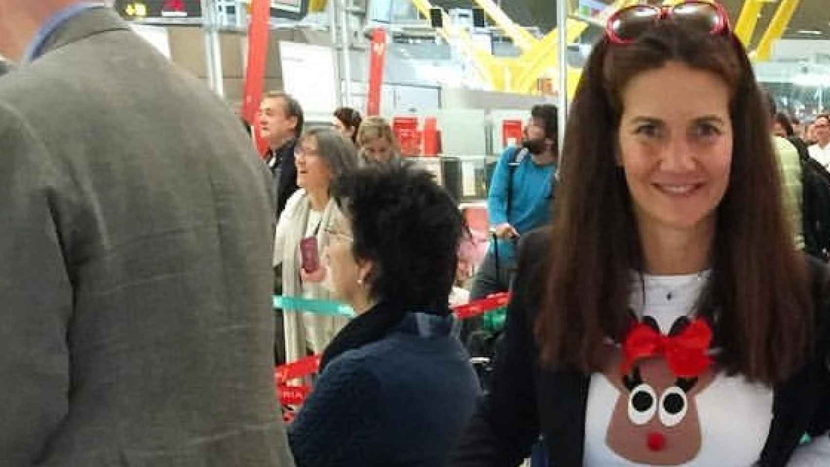 Samantha Vallejo-Nágera en Aeropuerto Madrid-Barajas antes de irse de vacaciones