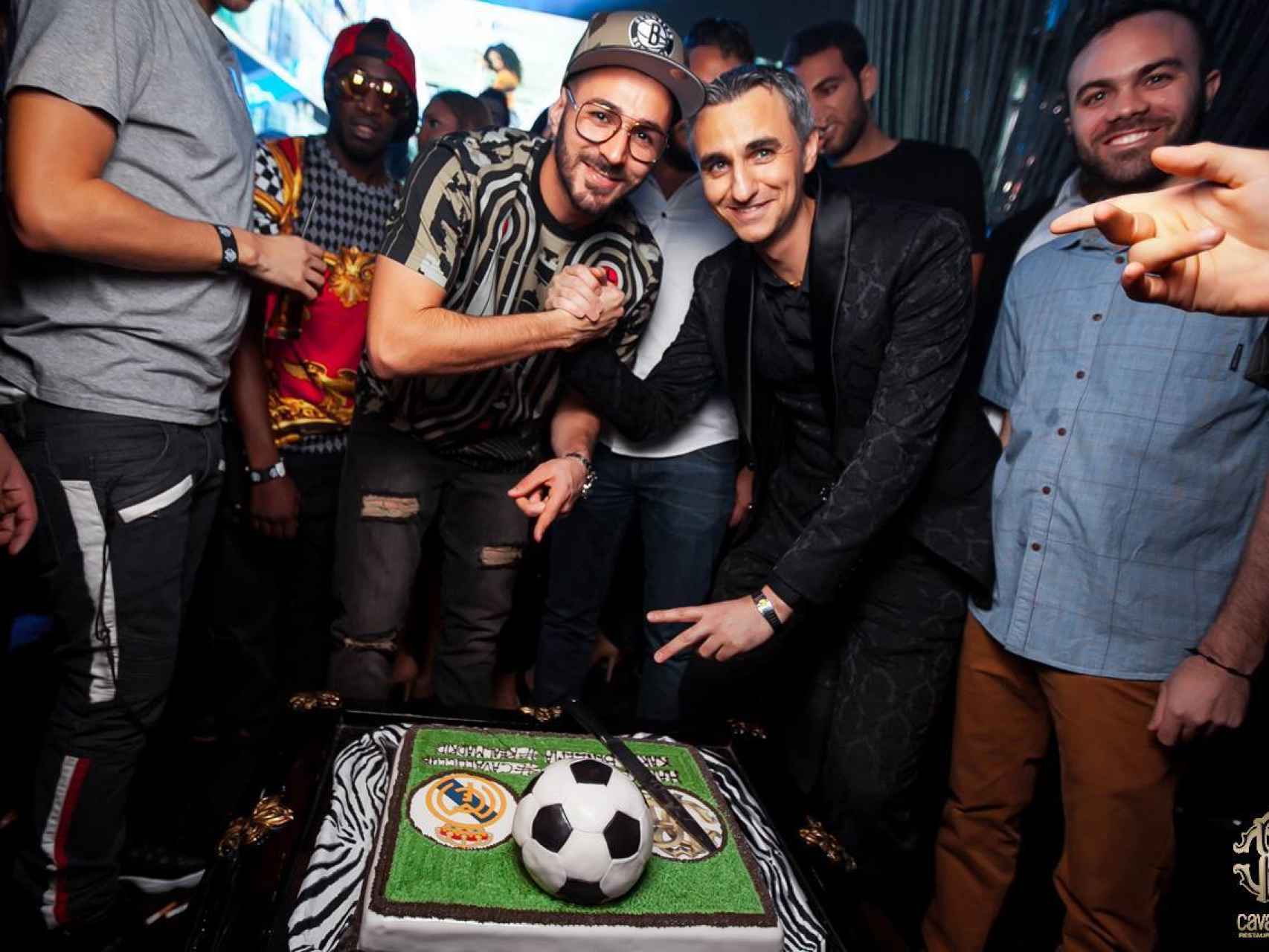 Benzema celebra su 28 cumpleaños en una discoteca de lujo en Dubai