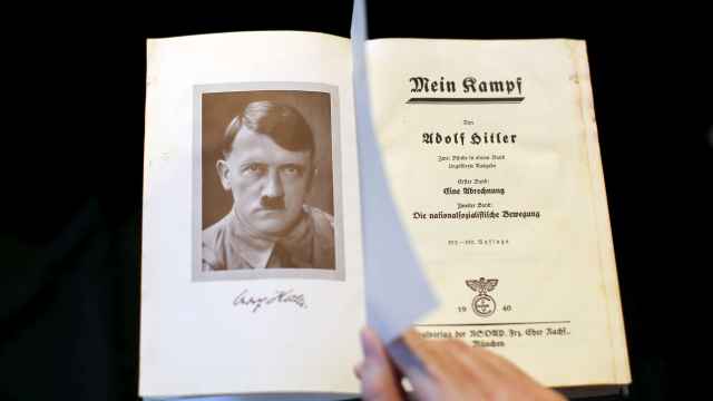 Un ejemplar de 1940 del 'Mein Kampf', que no se reeditaba desde la muerte de Hitler.