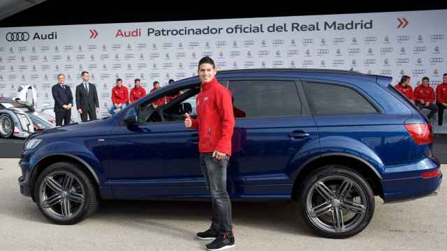 James, durante la entrega que hace Audi de sus vehículos a los jugadores del Real Madrid.