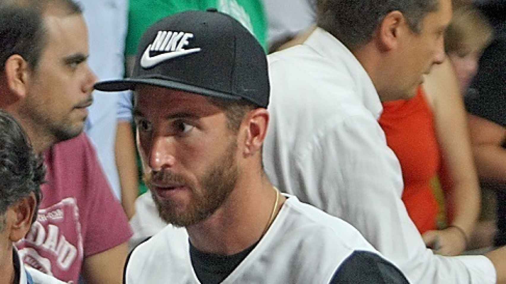 Sergio Ramos con total look de Nike durante el campeonato del mundo de baloncesto