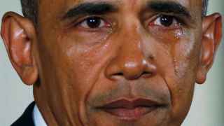 Obama rompe a llorar al hablar del control de las armas.