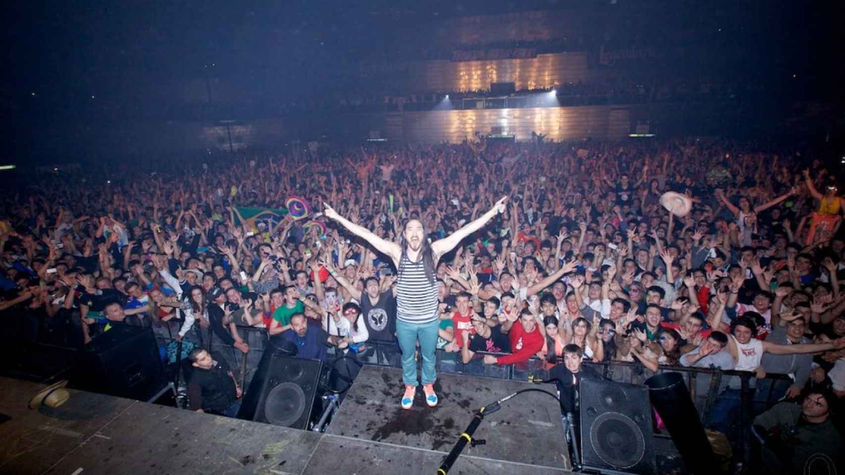 El DJ Steve Aoki, durante su espectáculo en el Madrid Arena en 2012.