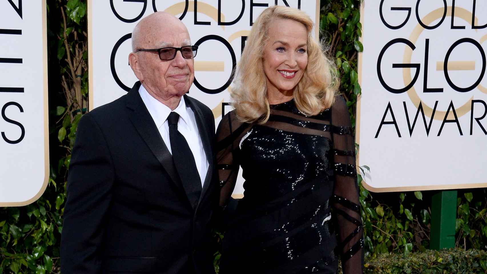 Rupert Murdoch y Jerry Hall en la alfombra roja de los Globos de Oro